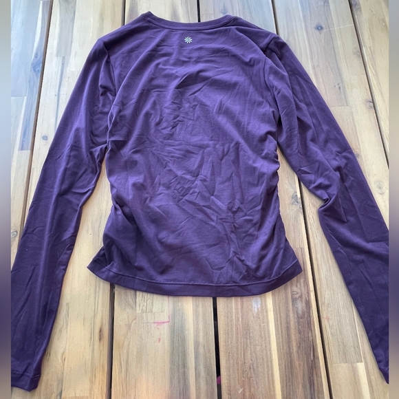 Athleta Womens Purple Fitted Ruched Sides Long Sleeve Tee Size Extra Small - Picture 2 of 4